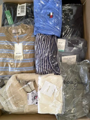 The photo shows a package with clothing in the category B.