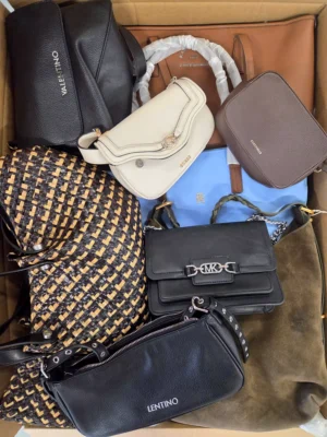 The picture shows a package with accessories in the category HC.