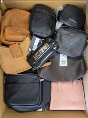 The picture shows a package with accessories in the category HC.
