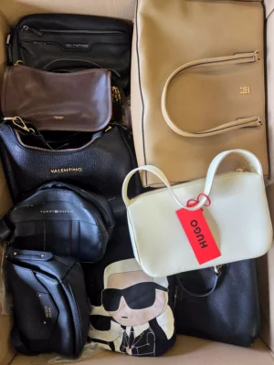 The picture shows a package with accessories in the category HC.