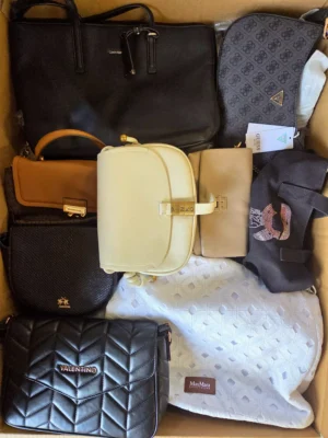 The picture shows a package with accessories in the category HC.