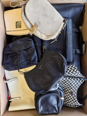 The picture shows a package with accessories in the category HC.