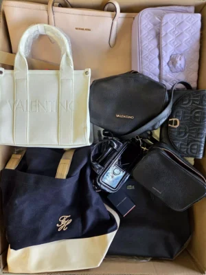The picture shows a package with accessories in the category HC.