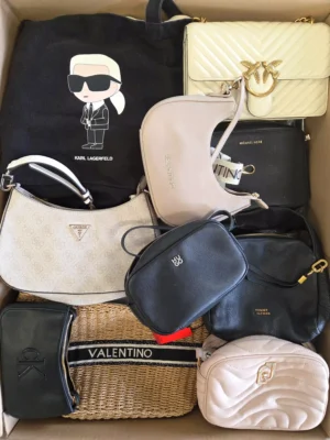 The picture shows a package with accessories in the category HC.