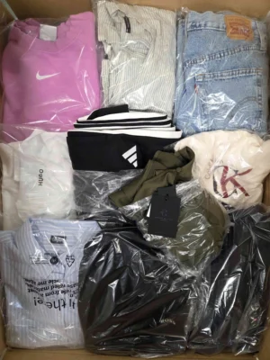 The photo shows a package with clothing in the category C.