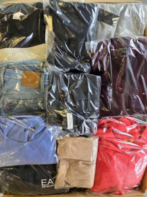 The photo shows a package with clothing in the category C.