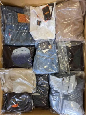 The photo shows a package with clothing in the category C.