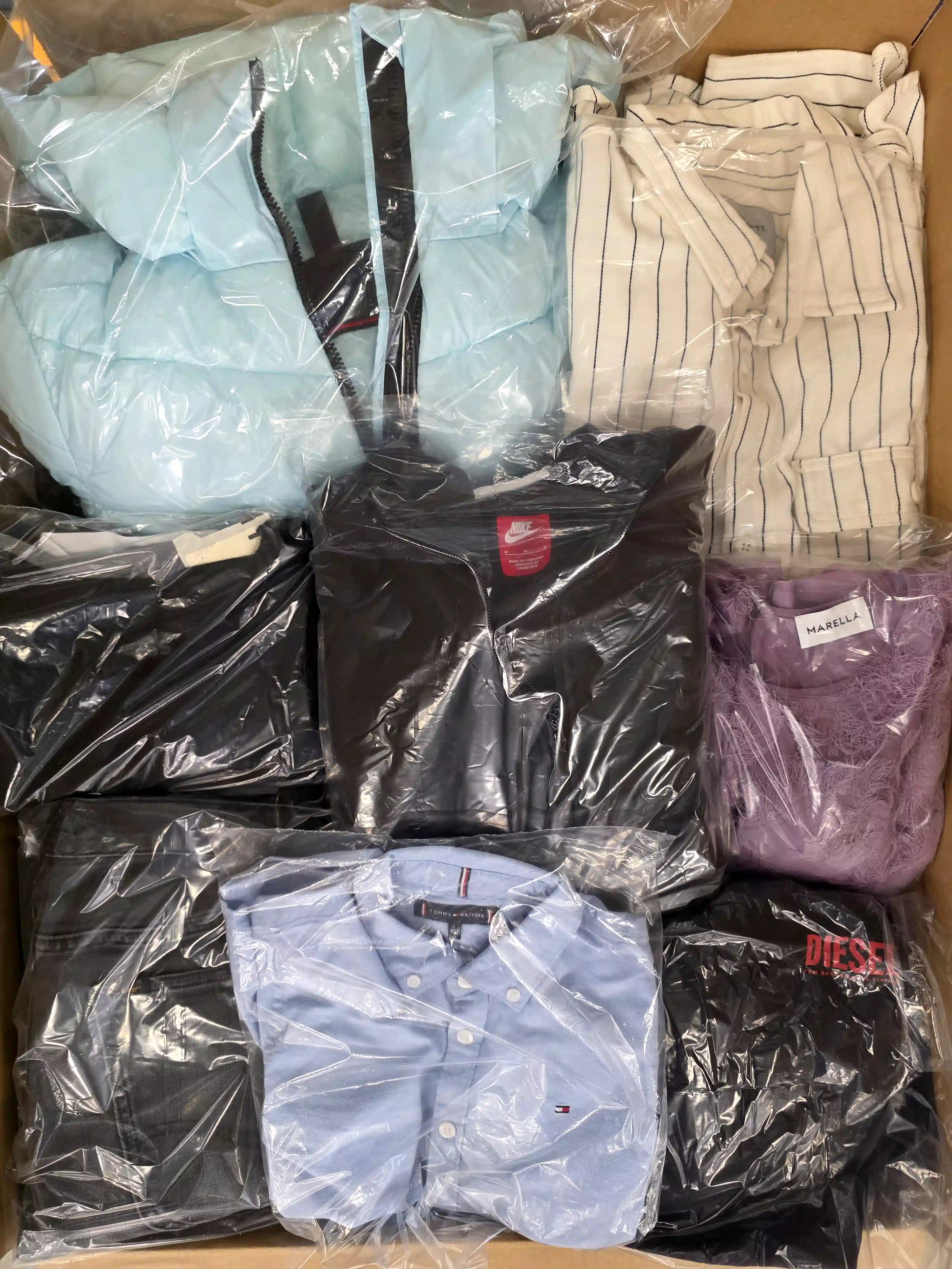 C2053 3 The photo shows a package with clothing in the category C.