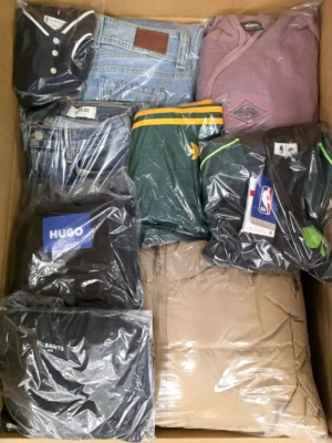 The photo shows a package with clothing in the category C.