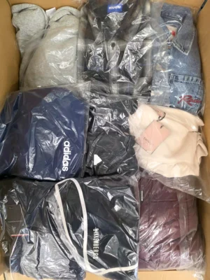 The photo shows a package with clothing in the category C.