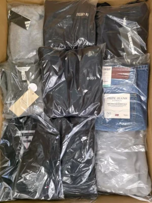 The photo shows a package with clothing in the category C.