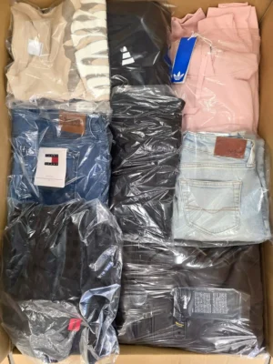 The photo shows a package with clothing in the category C.