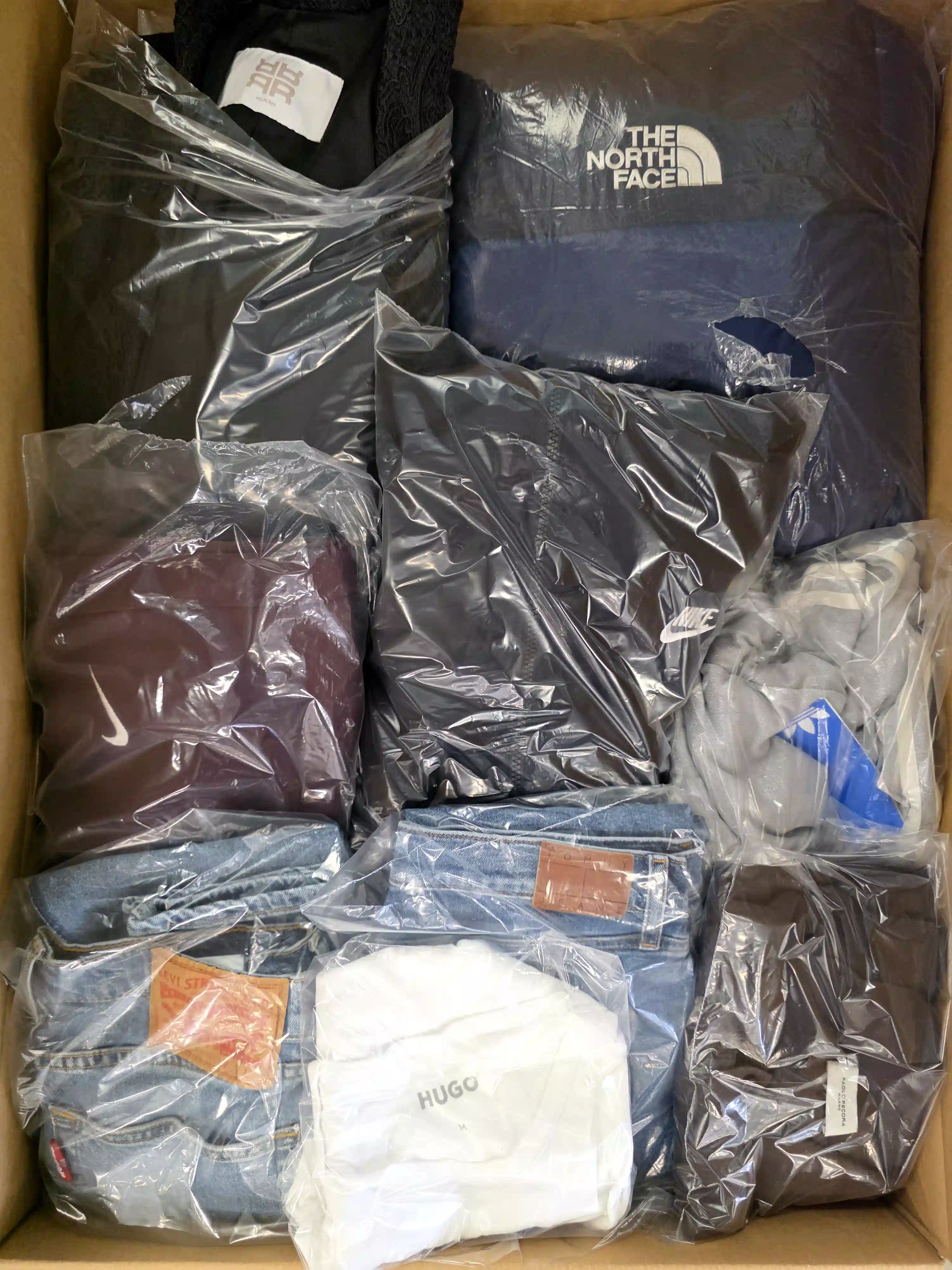 C2064 3 The photo shows a package with clothing in the category C.