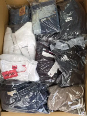 The photo shows a package with clothing in the category C.
