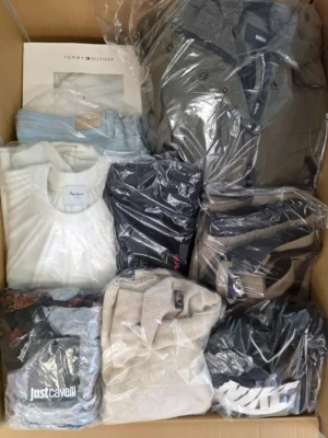 The photo shows a package with clothing in the category C.