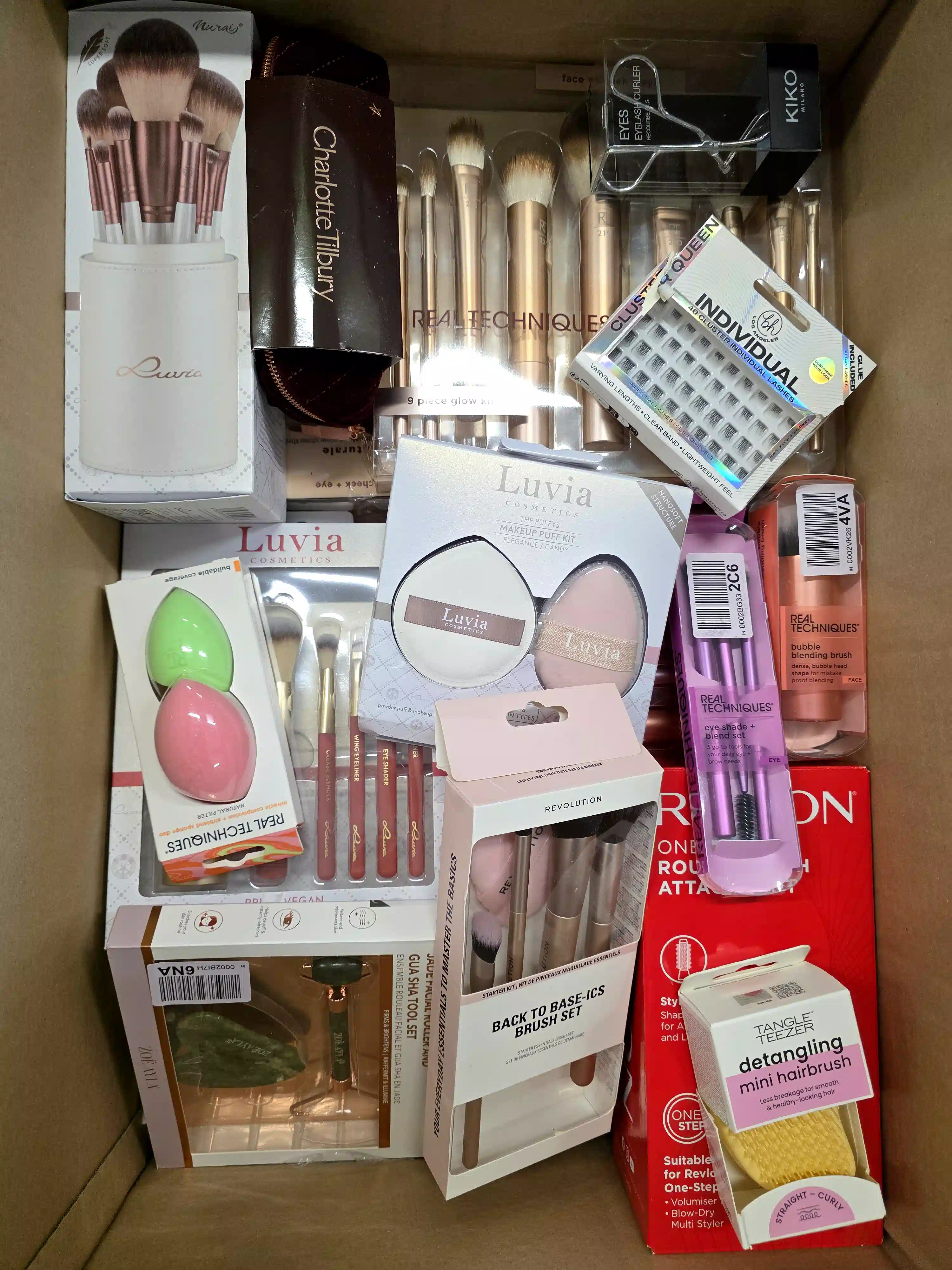 BC211 3 The picture shows a package with accessories in the category BC.