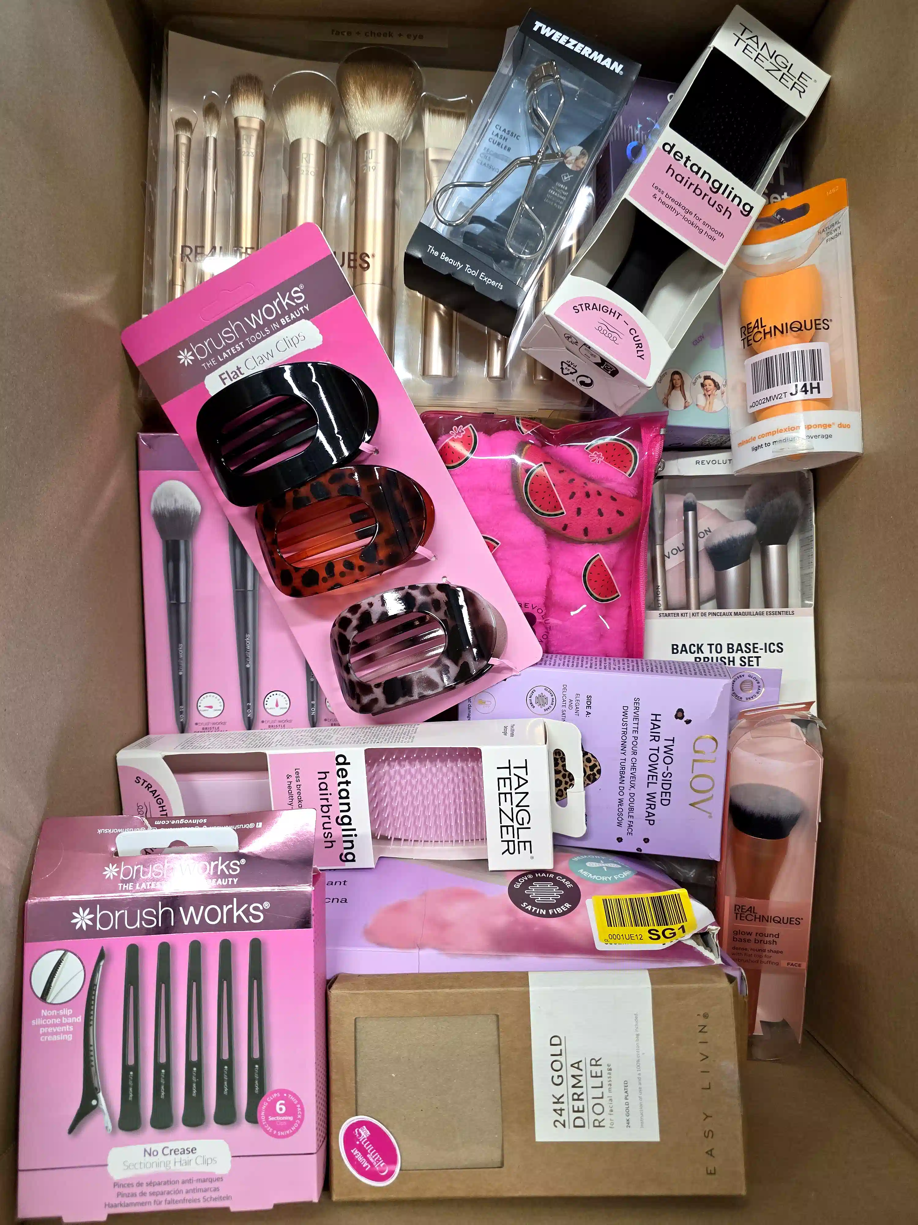 BC213 3 The picture shows a package with accessories in the category BC.