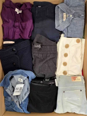 The photo shows a package with clothing in the category U.