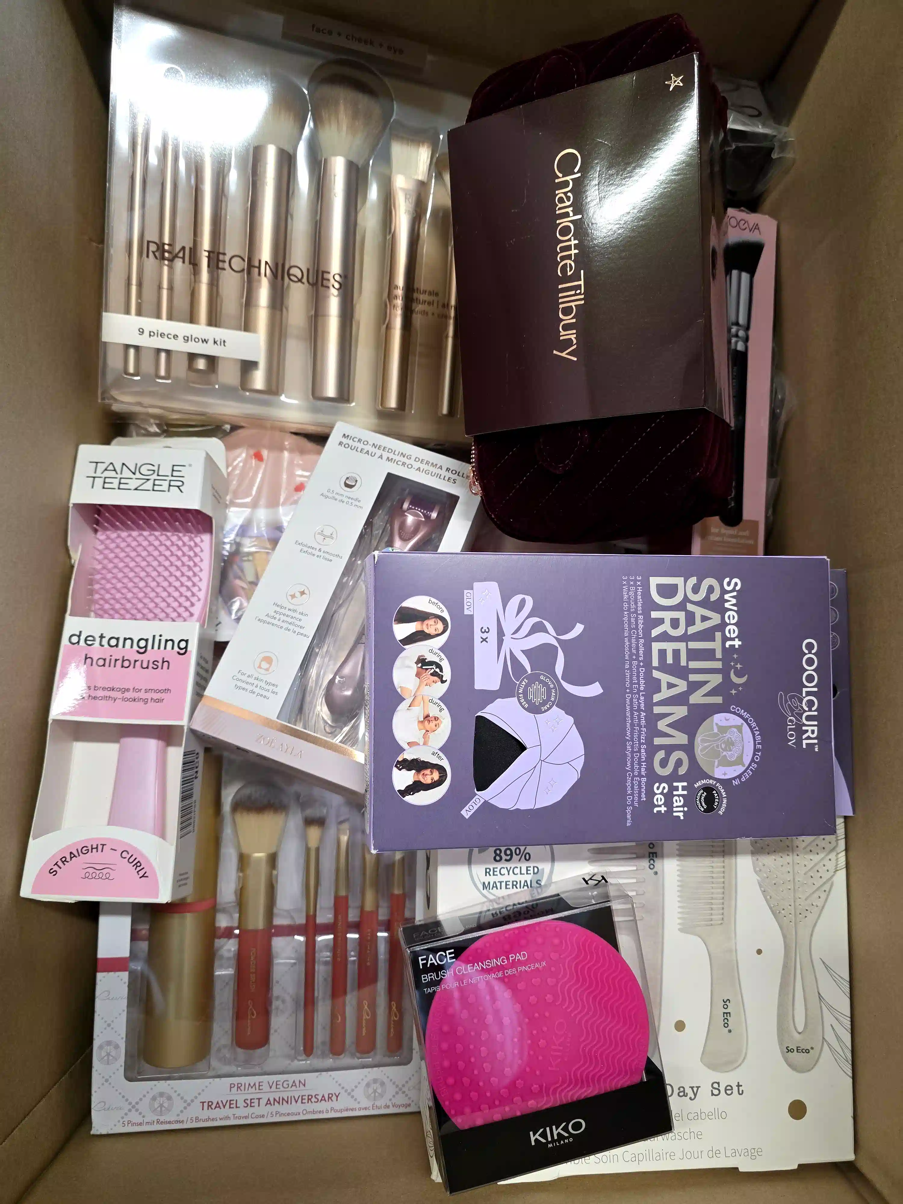 BC215 3 The picture shows a package with accessories in the category BC.