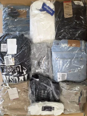 The photo shows a package with clothing in the category T.