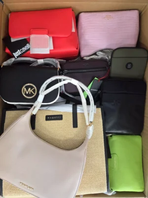The picture shows a package with accessories in the category HA.