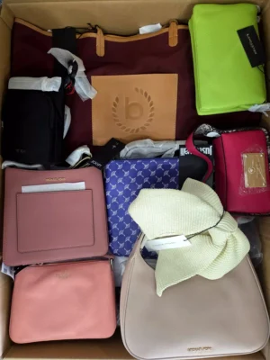 The picture shows a package with accessories in the category HA.