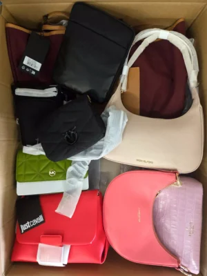 The picture shows a package with accessories in the category HA.