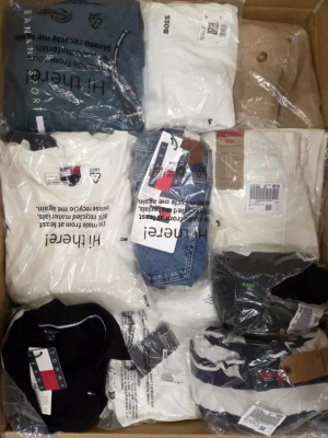 The photo shows a package with clothing in the category T.