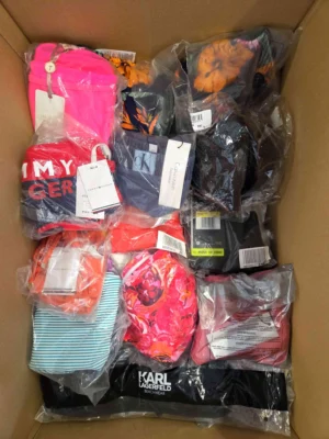 The photo shows a package with clothing in the category ABW.