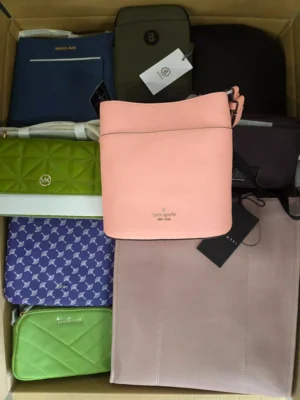 The picture shows a package with accessories in the category HA.