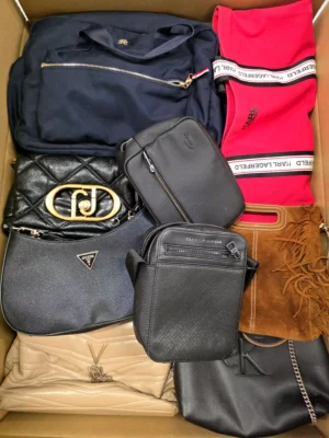 The picture shows a package with accessories in the category HD.