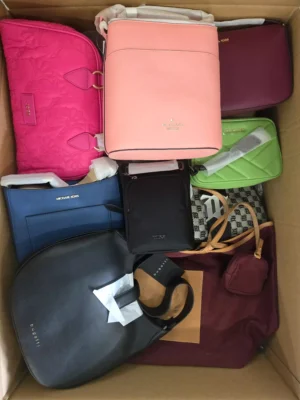 The picture shows a package with accessories in the category HA.