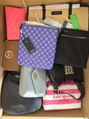 The picture shows a package with accessories in the category HA.