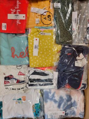 The photo shows a package with clothing in the category N.