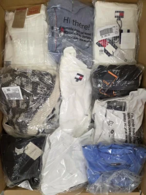 The photo shows a package with clothing in the category T.