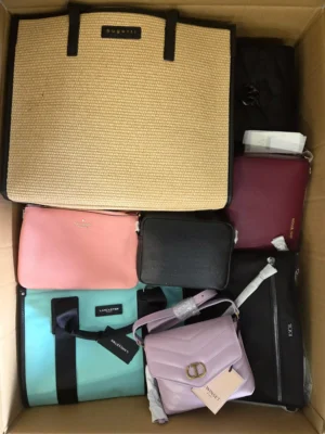 The picture shows a package with accessories in the category HA.