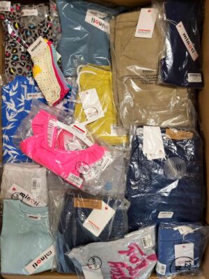 The photo shows a package with clothing in the category N.