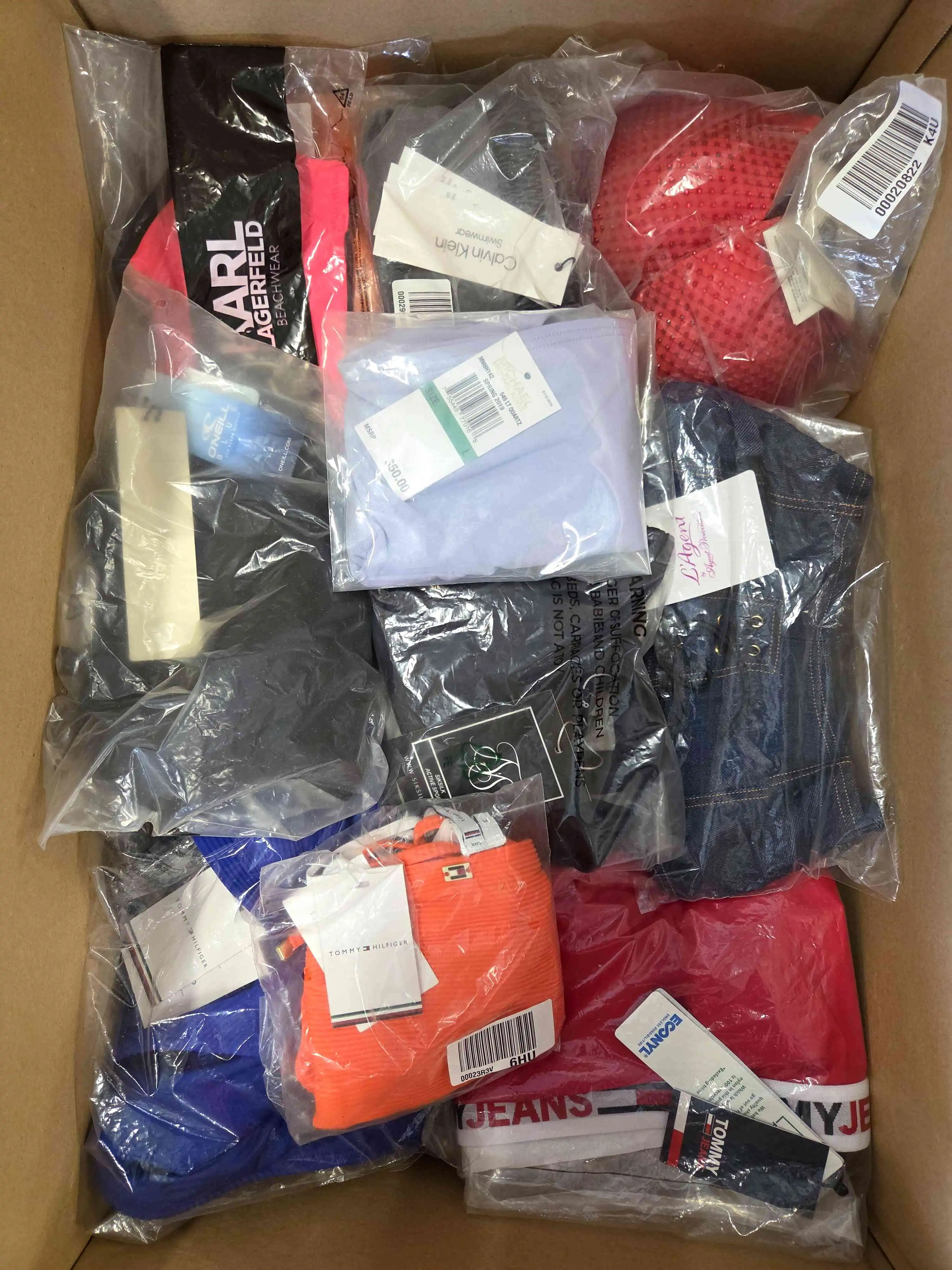 ABW245 3 The photo shows a package with clothing in the category ABW.