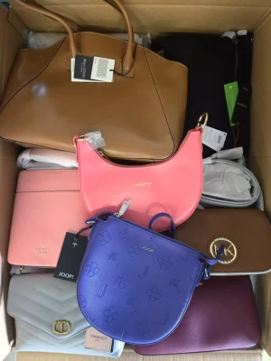 The picture shows a package with accessories in the category HA.