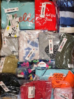 The photo shows a package with clothing in the category N.