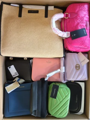 The picture shows a package with accessories in the category HA.