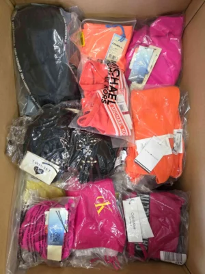 The photo shows a package with clothing in the category ABW.