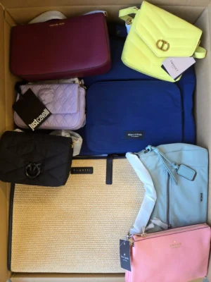 The picture shows a package with accessories in the category HA.