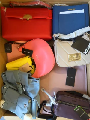 The picture shows a package with accessories in the category HA.