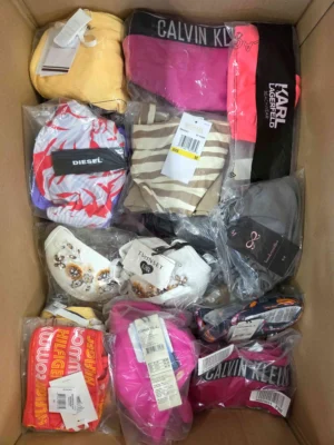 The photo shows a package with clothing in the category ABW.