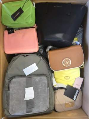 The picture shows a package with accessories in the category HA.