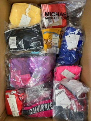 The photo shows a package with clothing in the category ABW.