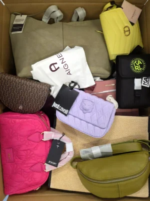 The picture shows a package with accessories in the category HA.