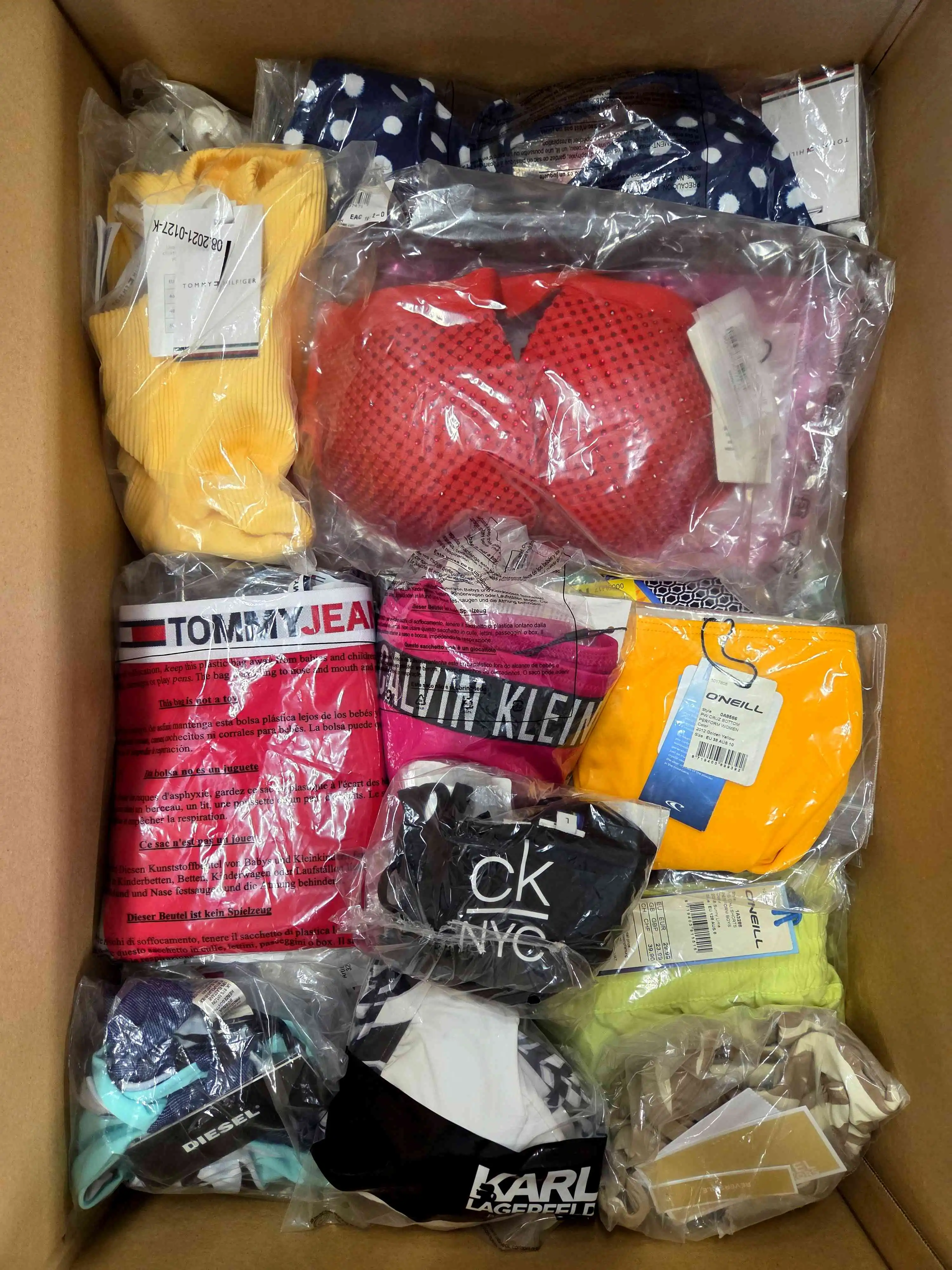 ABW257 3 The photo shows a package with clothing in the category ABW.