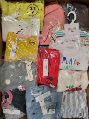 The photo shows a package with clothing in the category N.